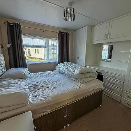 Gorgeous Lodge With Decking At Southview Holiday Park In Skegness Ref 33093V Exterior photo