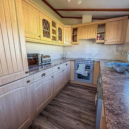 Gorgeous Lodge With Decking At Southview Holiday Park In Skegness Ref 33093V Exterior photo