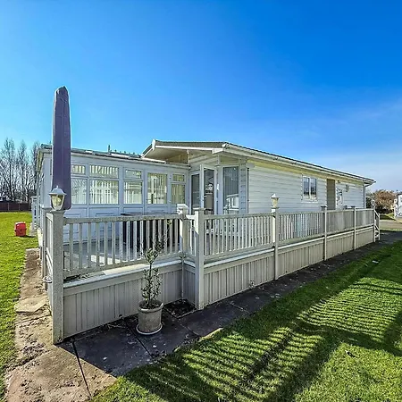 Gorgeous Lodge With Decking At Southview Holiday Park In Skegness Ref 33093V Exterior photo
