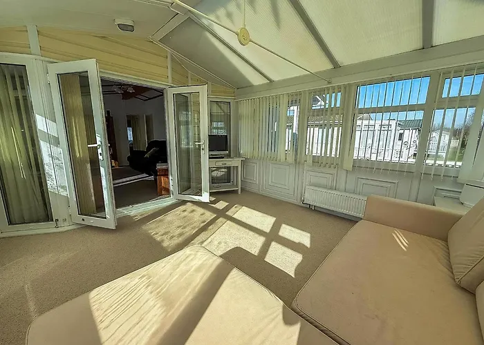 Gorgeous Lodge With Decking At Southview Holiday Park In Skegness Ref 33093V