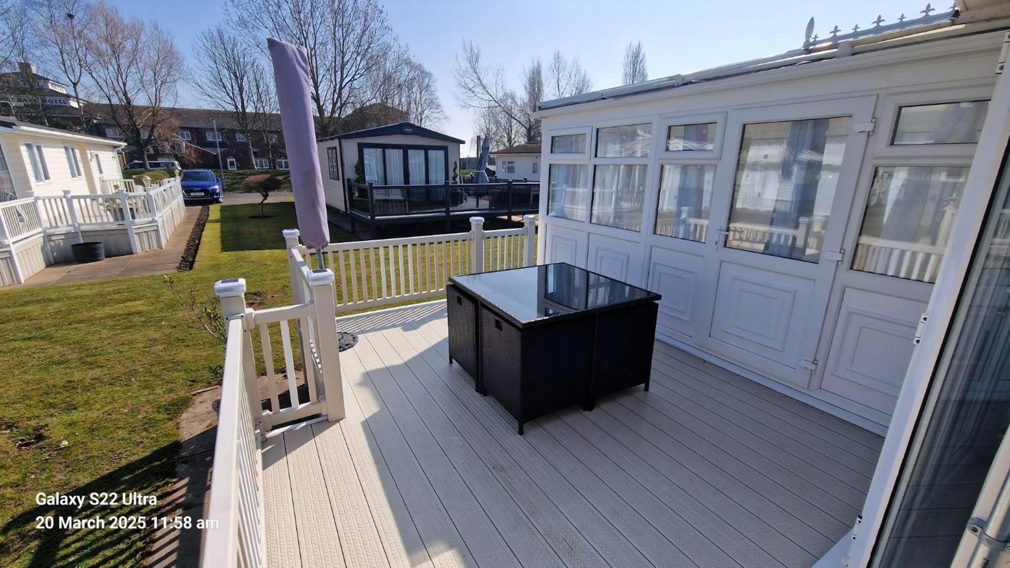 Gorgeous With Decking At Southview In Ref 33093v * Skegness