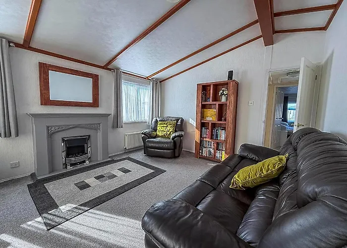 Gorgeous Lodge With Decking At Southview Holiday Park In Skegness Ref 33093V