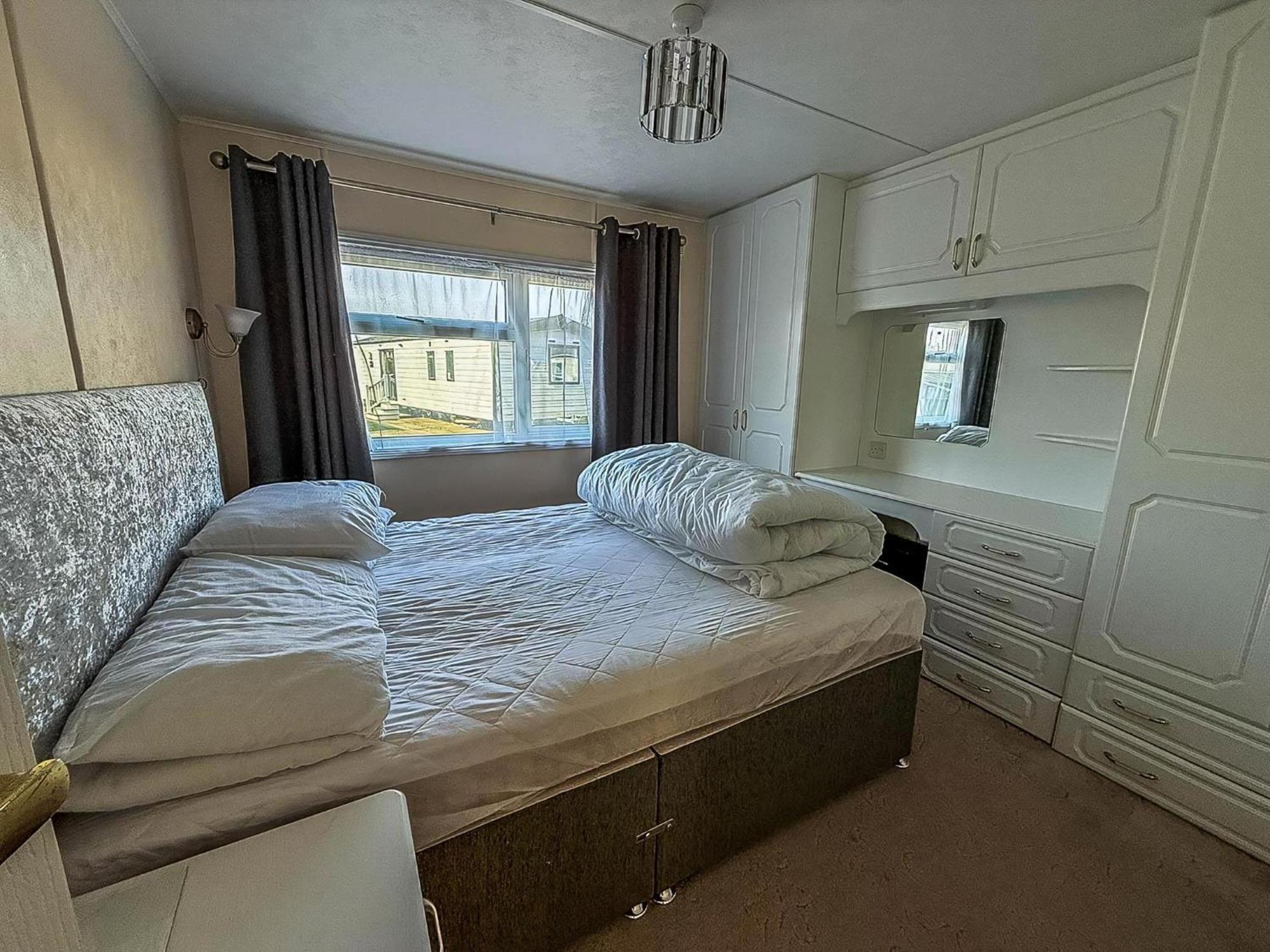 Gorgeous With Decking At Southview In Ref 33093v * Skegness