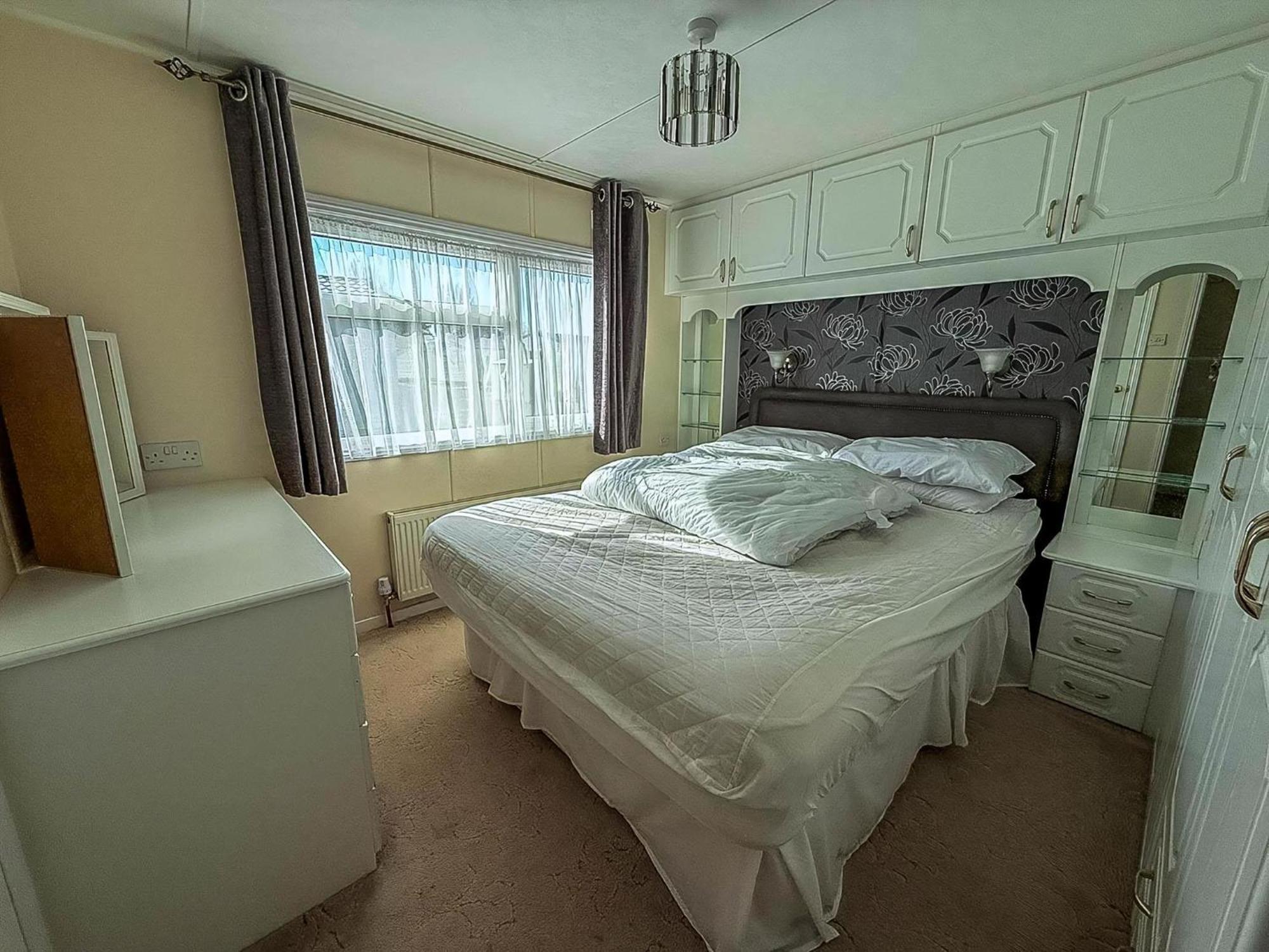Gorgeous With Decking At Southview In Ref 33093v Lodge *