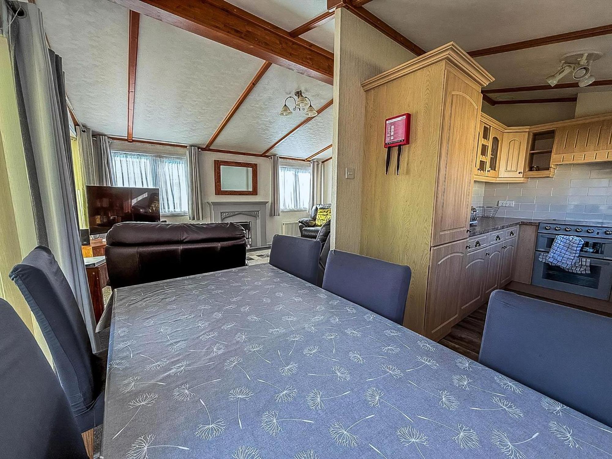 Gorgeous With Decking At Southview In Ref 33093v * Skegness